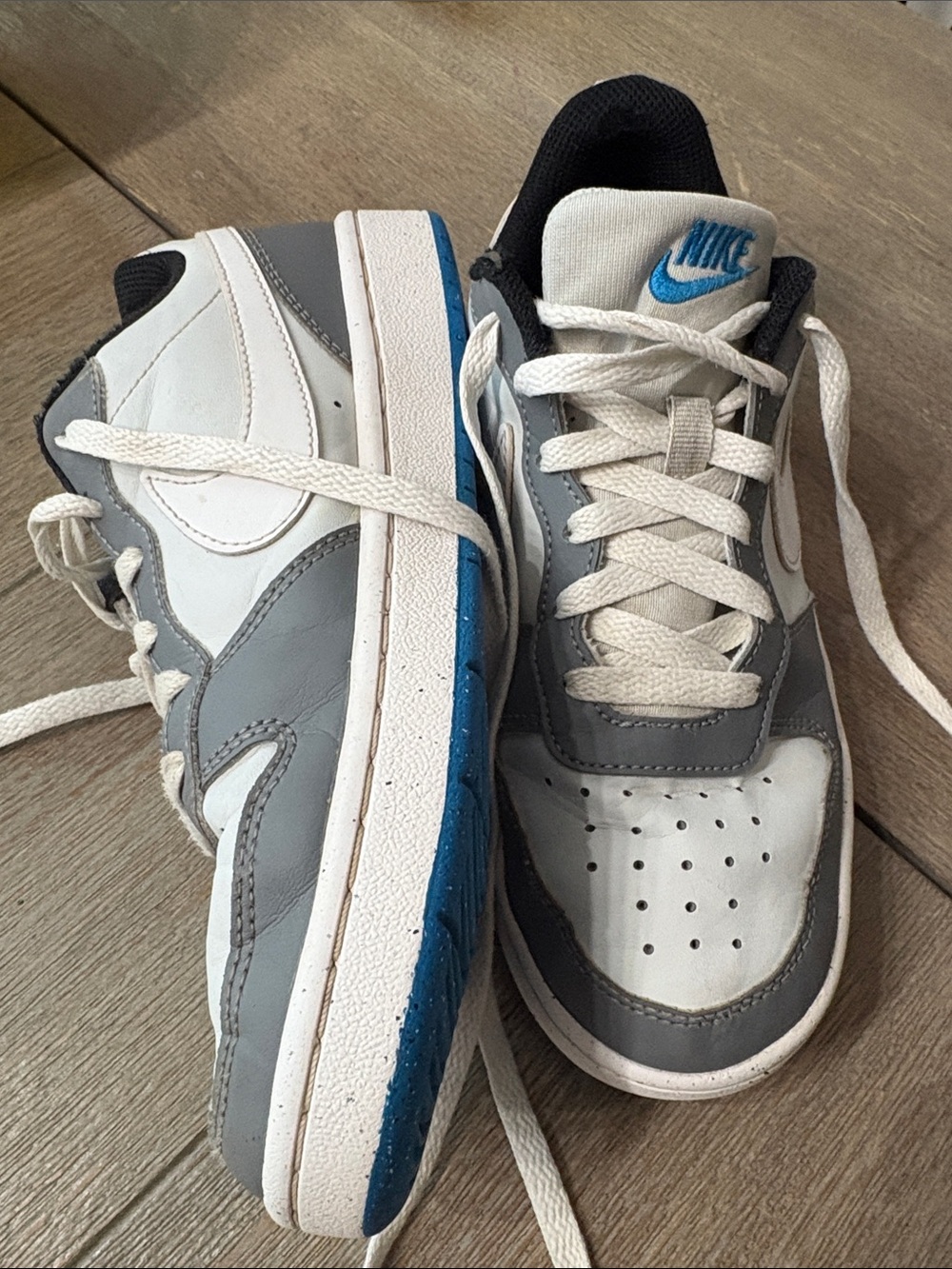 Nike Kids White, Gray & Blue Low-Top Sneakers